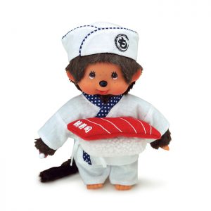 Monchhichi comes in a full sushi cuisine suit, with a white kimono and a kitchen hat. A big sushi in fabric is included. 20 cm. EAN: 4905610261031